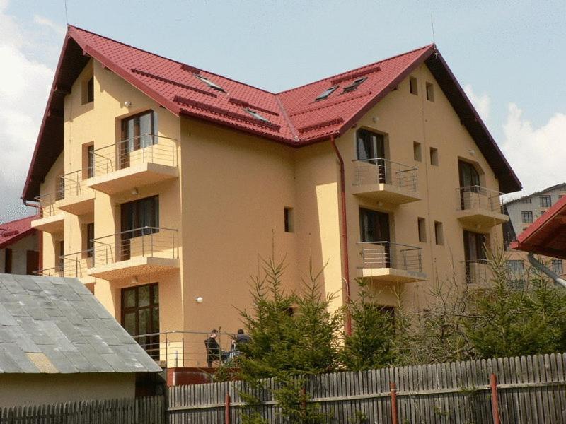 Hotel FLORA ALPINA Azuga Exterior foto